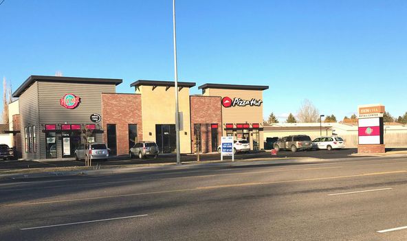 Iron Oak Retail Center: 1976 W Broadway St, Idaho Falls, ID 83402